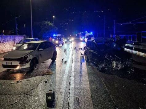 Carambola In Napoleona Fra Tre Auto Cinque Giovani Feriti Strada