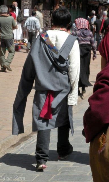 Local fashion: Traditional costume of Tibet | Costumes around the world ...