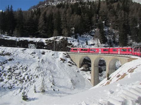 Regio Tirano St Moritz Der Rhb Am Aus Dem Fahrenden Zug