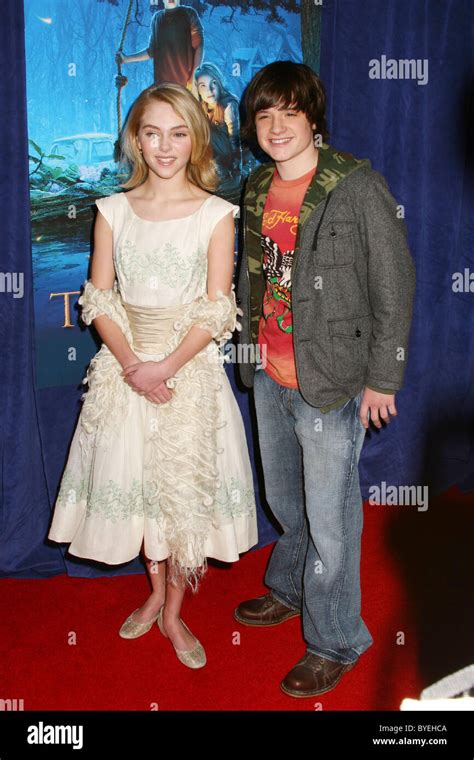 AnnaSophia Robb and Josh Hutcherson Los Angeles Premiere of "Bridge to Terabithia" held at El ...