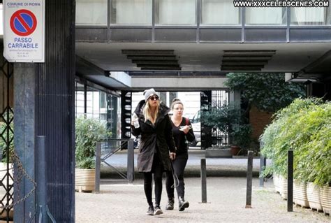 Kaley Cuoco Posing Hot Celebrity Sexy Beautiful Babe Famous And Uncensored