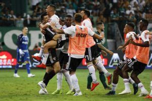 São Paulo bate Palmeiras nos pênaltis e depois de 16 anos volta a uma