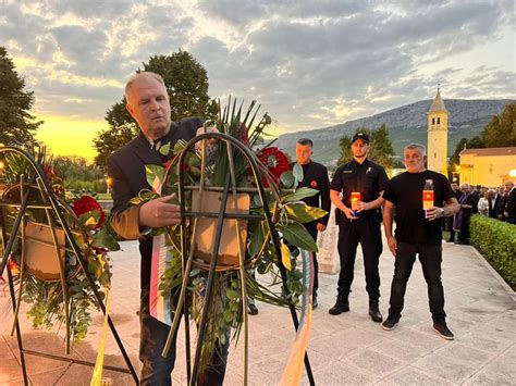 Ususret Maloj Gospi Sve Anoj Sjednici Prethodilo Polaganje Vijenaca Na