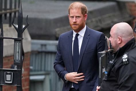 Prins Harry På Plats I Rättegången Mot Daily Mail