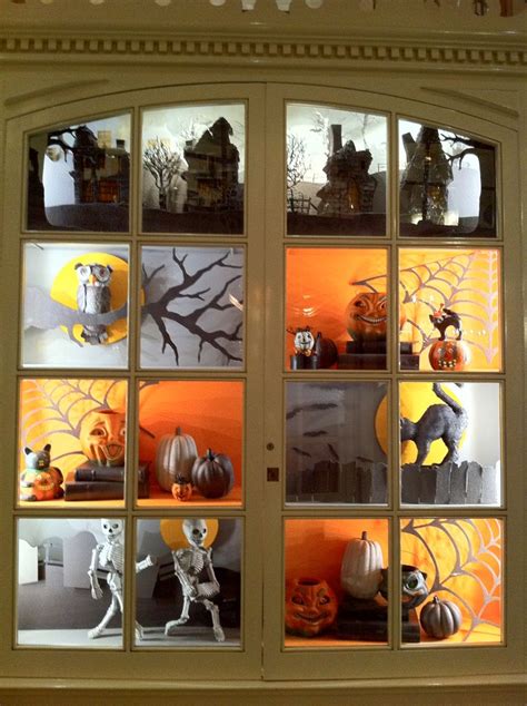 Disneyland halloween window display | Halloween window display, Autumn window display, Halloween ...