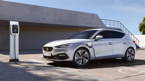 Plug-in hybrid Seat Leon costs just under £31,000