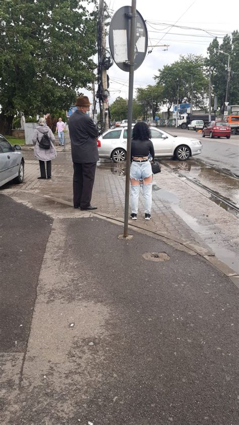 Imagini incredibile Cum a apărut îmbrăcată o adolescentă într o