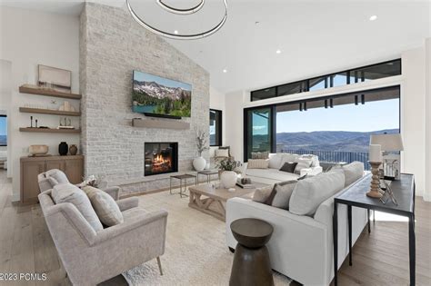 Utah New Build With Stunning Mountain Views (PHOTOS)