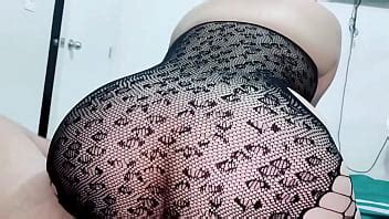 UNE LATINA RICHE AU GROS CUL ET AUX GROSSES FESSES SE FAIT BAISER PAR SON VOISIN APRÈS LE