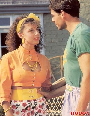 A Willing Retro Sweetie Nailed By Two Horny Guys Hardcor XXX Dessert