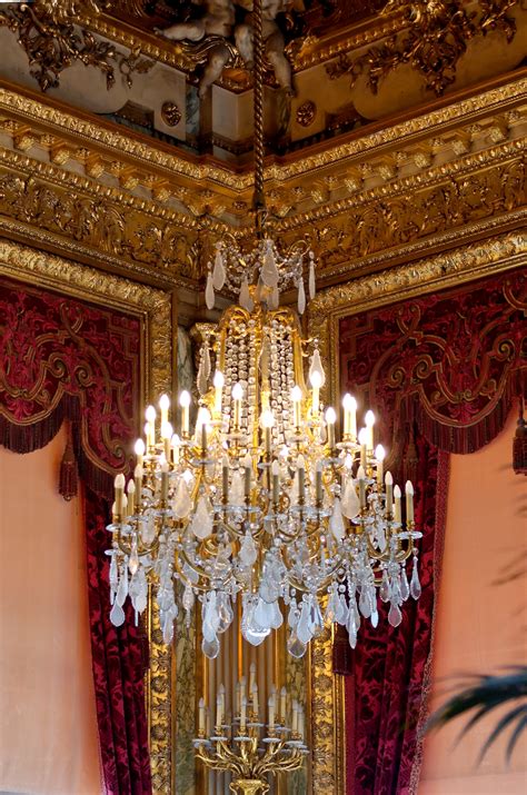 File:Grand chandelier NIII Louvre.jpg - Wikimedia Commons