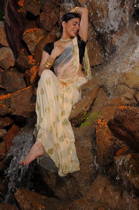 Tollywood Actress Shraddha Arya Hot Seexy Latest Unseen