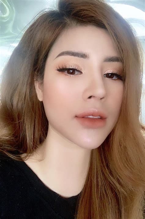 Nhan sắc xinh như hot girl của bạn gái rapper Lil Knight thanh xuân của thế hệ X một thời