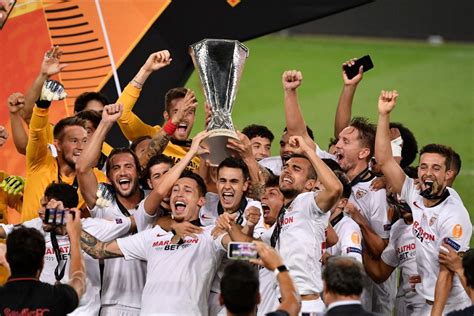 Sevilla Wins the 2020 UEFA Europa League Trophy - SportzBonanza