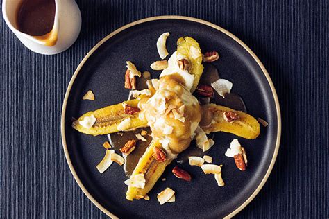 Fried bananas with coconut caramel | a fork and a pencil