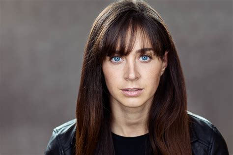 Actor Headshots Biography Credits And Showreel Shelly Ward • Neilson