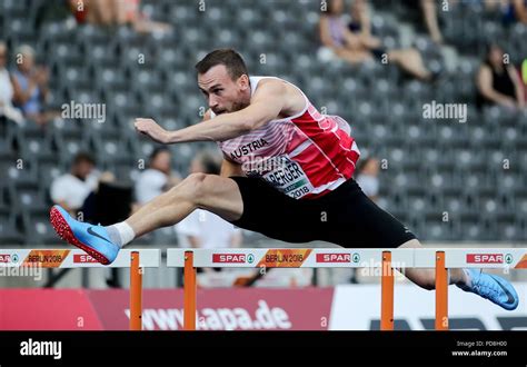 110 meter hurdles hi-res stock photography and images - Alamy