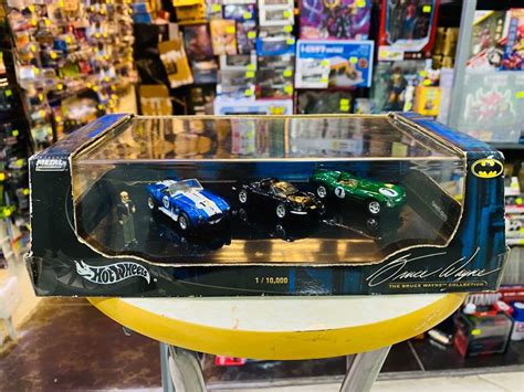 Hot Wheels Batman Bruce Wayne Set Shelby Cobra Ferrari Dino Jaguar D Type 興趣及遊戲 玩具 遊戲類