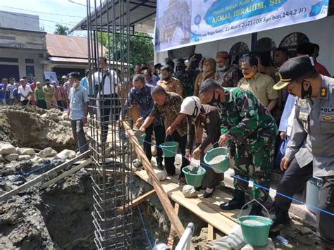 Bupati Akmal Letakkan Batu Pertama Pembangunan Masjid Baitul Izzah Di