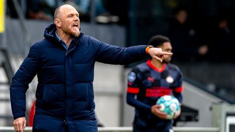 Slimme Simons Dwingt Rkc Trainer Oosting Tot Tactische Aanpassing