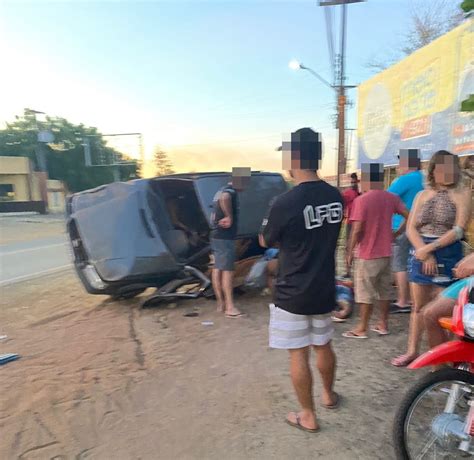 Motorista sai ileso após capotar carro na BR 222 em Batalha