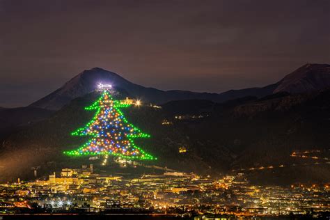 Il più grande albero di Natale al mondo JuzaPhoto