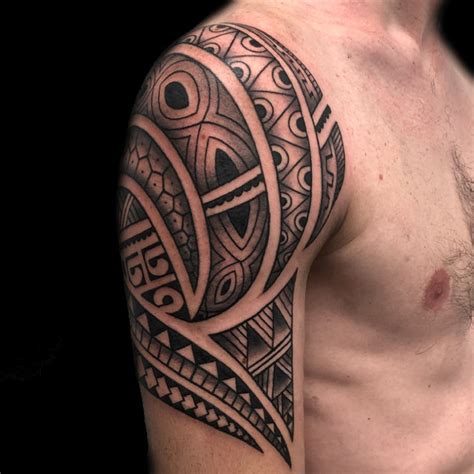 Tattoostudio Muenchen Maori Tattoo Oberarm