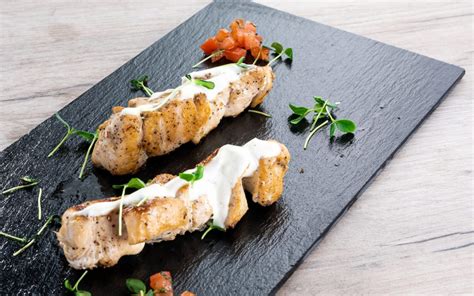 Brochetas De Pollo Con Salsa De Yogur