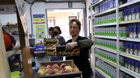 El Banc Dels Aliments Deixa De Repartir Llet Pel Seu Encariment P Blico