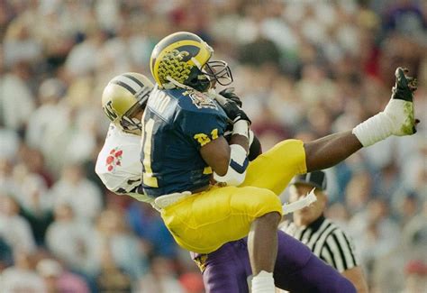 Mario Bailey, Desmond Howard and a Heisman pose in Pasadena - The Athletic