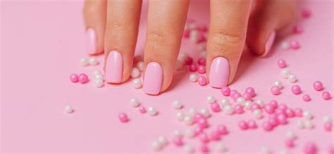 What is the best manicure for weak nails? - MeteorBeauty