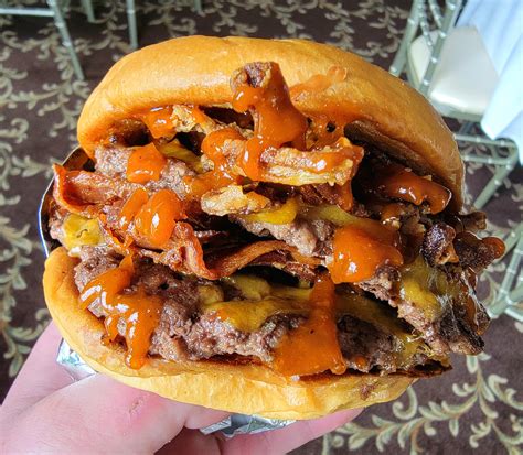 BBQ Bacon Burger - Dining and Cooking