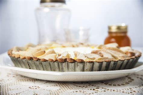 Recette la tarte aux poires et crème pralinée Marie Claire