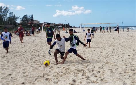 Projeto Gr O De Areia Oferece Vagas Gratuitas De Aulas De Beach