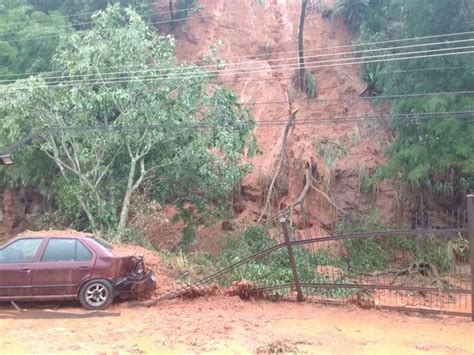 G1 Chuva Causa Deslizamentos De Terra E Alaga Ruas No Sul Do Rj