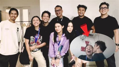 Jarang Terjadi Ariel NOAH Cium Allea Ananta Di Backstage Konser