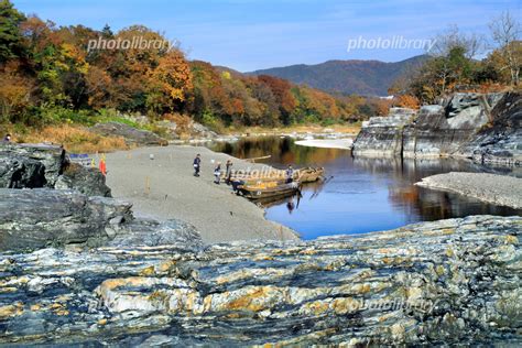 長瀞岩畳の紅葉風景 写真素材 7202722 フォトライブラリー Photolibrary