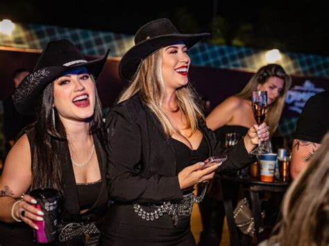 Look Para Ir Em Show Sertanejo A Noite - Look para Show Sertanejo à Noite: Dicas Essenciais de Moda