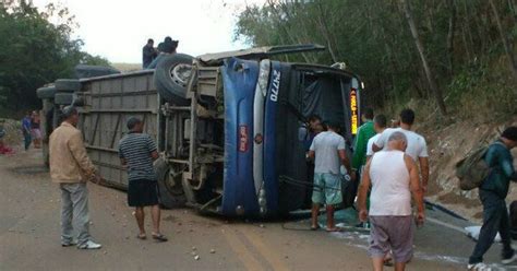 G1 Ônibus Tomba Na Br 101 E Deixa 3 Feridos Entre Guarapari E Vila