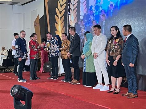 Peduli Umkm Anton Timbang Diganjar Penghargaan Sultra Awards