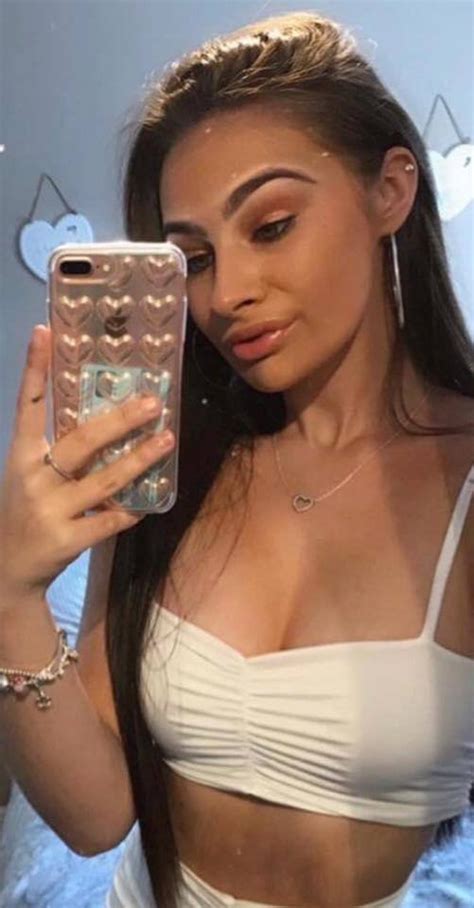 On Twitter RTs To See Her Ass