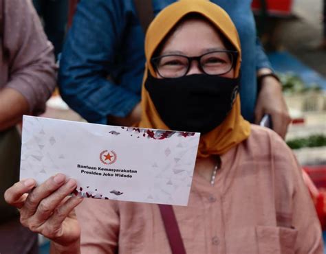 Jelang Idul Adha Jokowi Blusukan Di Pasar Palmerah Ngecek Harga Dan