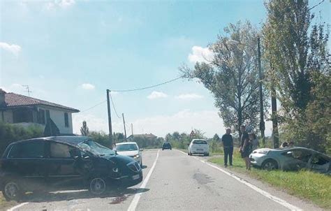 Incidente Bagnolo Oggi Schianto Tra Auto Ferite Due Donne