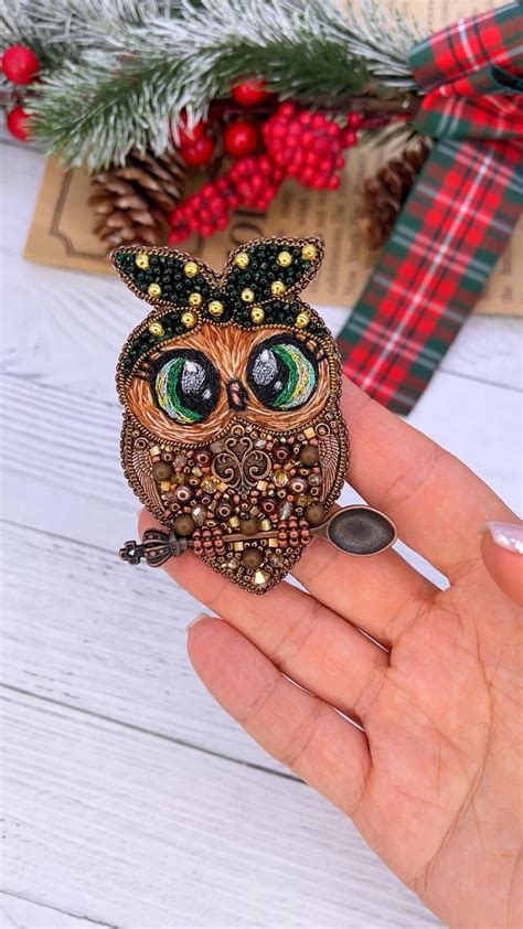 Брошь Сова | Bead embroidery jewelry, Beaded embroidery, Vintage ...
