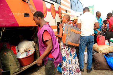 P Quinou Ambiance Dans Les Gares Abidjan Net Photos