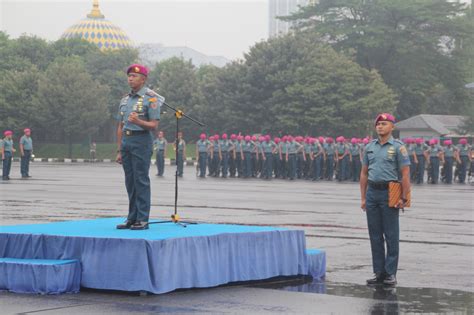 Danyon Kapa Marinir Pimpin Upacara Bendera Merah Putih