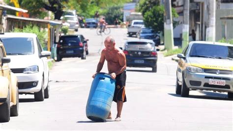 Na seca em pleno verão moradores de São Gonçalo enfrentam sacrifícios