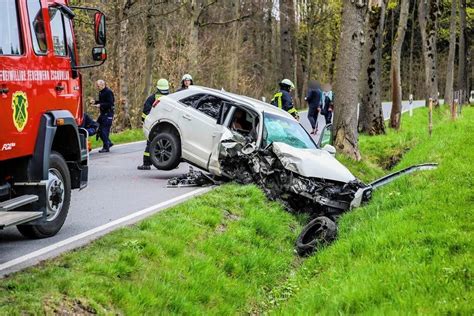 Unfall Bei Zschorlau Audi Fahrerin Kommt Mit Schweren Verletzungen Ins