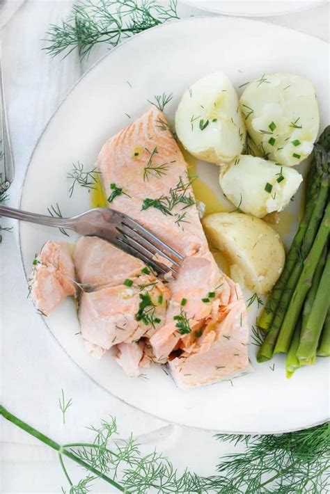 15 Minute Perfect Poached Salmon With Chive Butter Bowl Of Delicious