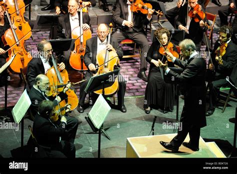 Zubin Mehta Conducting Israel Philharmonic Orchestra Stock Photo - Alamy